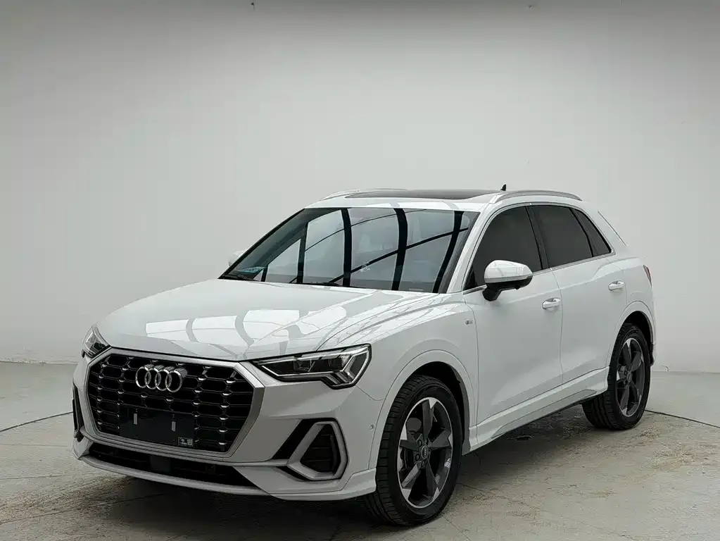 Audi Q3 — фото 1