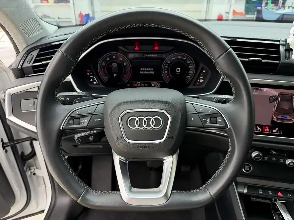 Audi Q3 — фото 10