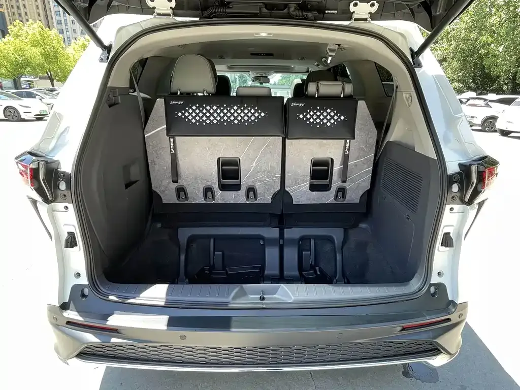 Toyota Granvia — фото 7
