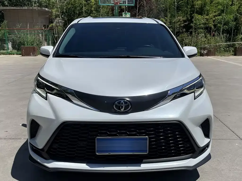 Toyota Granvia — фото 2