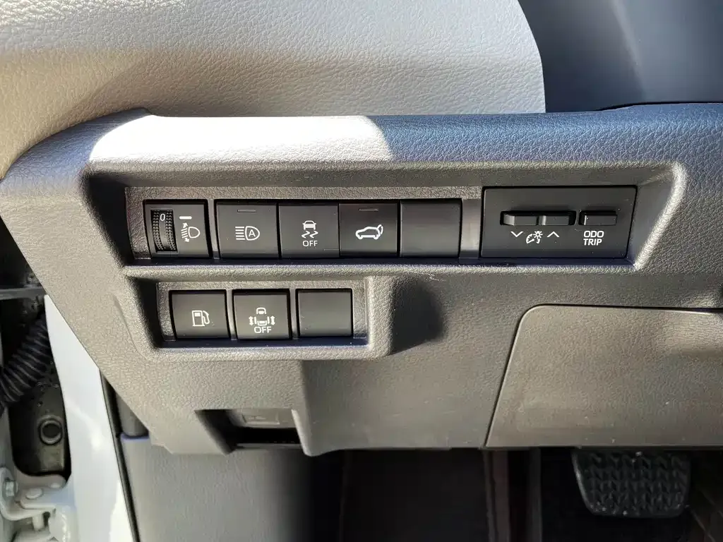 Toyota Granvia — фото 6