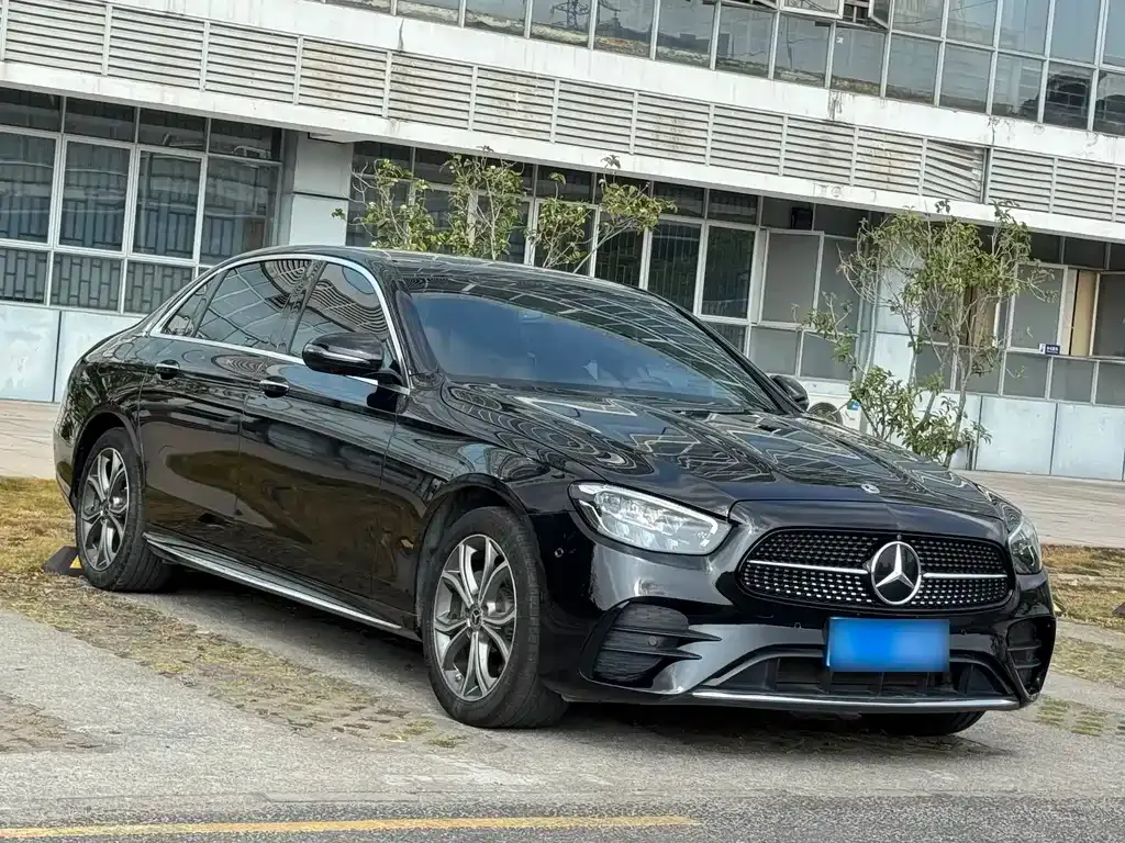 Mercedes-Benz E-Class — фото 10