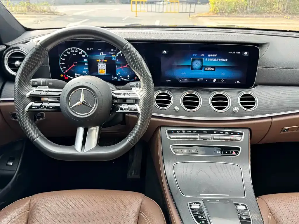 Mercedes-Benz E-Class — фото 2