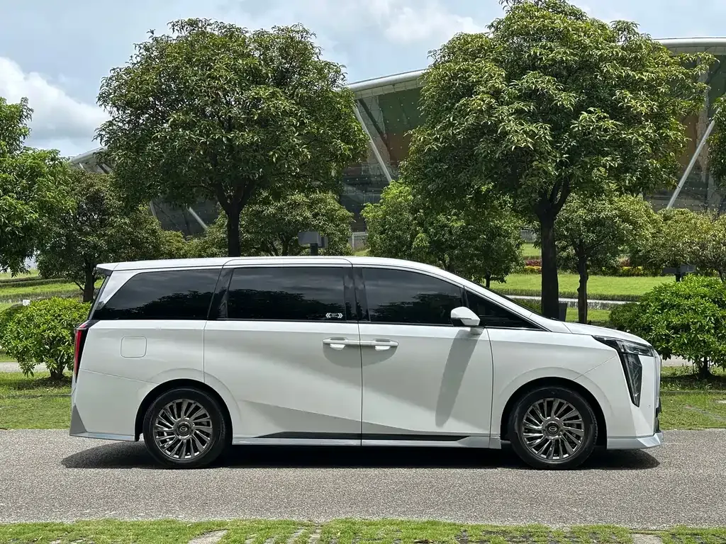 GAC Motor Trumpchi M8 — фото 10
