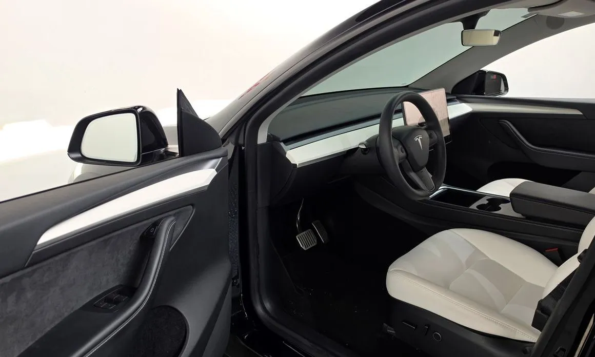 Tesla Model Y 2023 из KR, фото 9