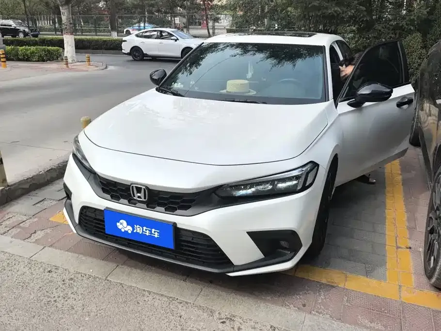 Honda Civic — фото 1
