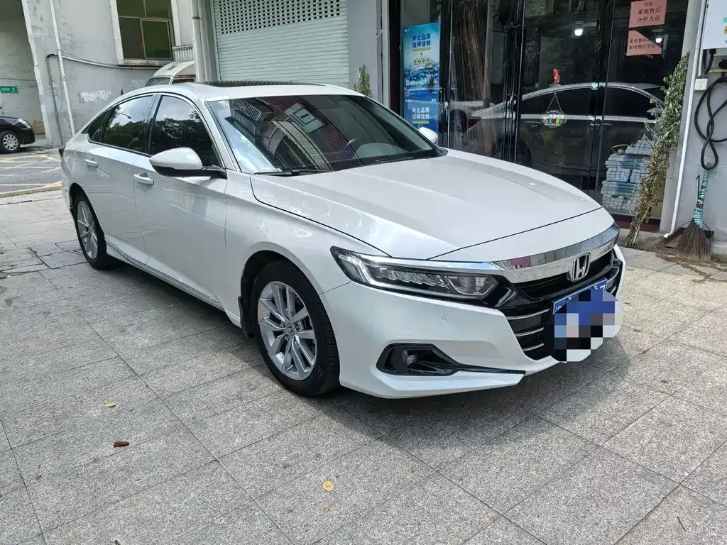Honda Accord — фото 1