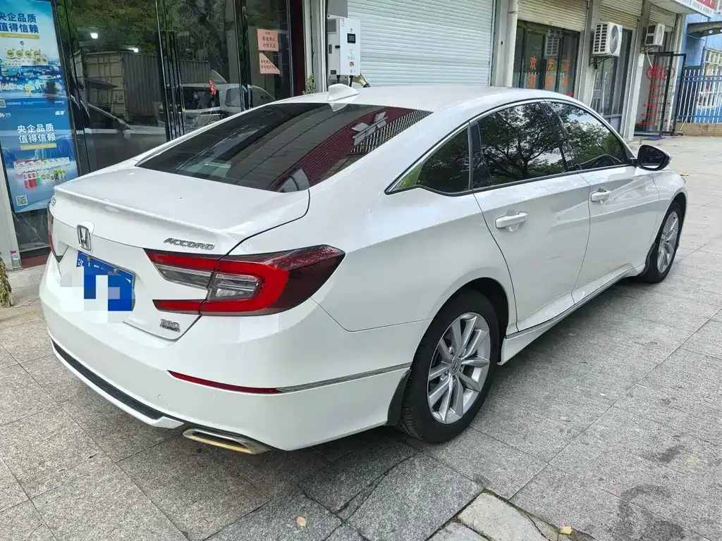 Honda Accord — фото 8