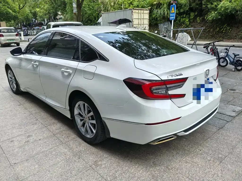 Honda Accord — фото 9