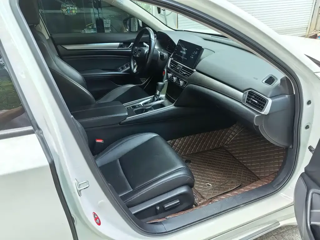 Honda Accord — фото 6