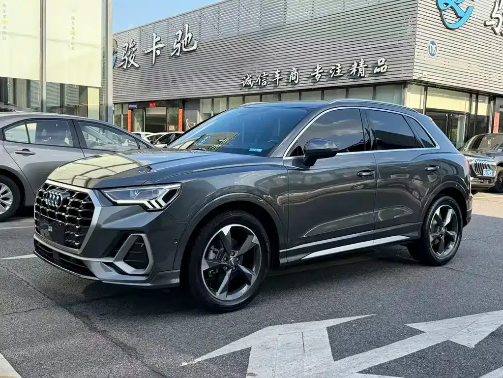 Audi Q3 — фото 1