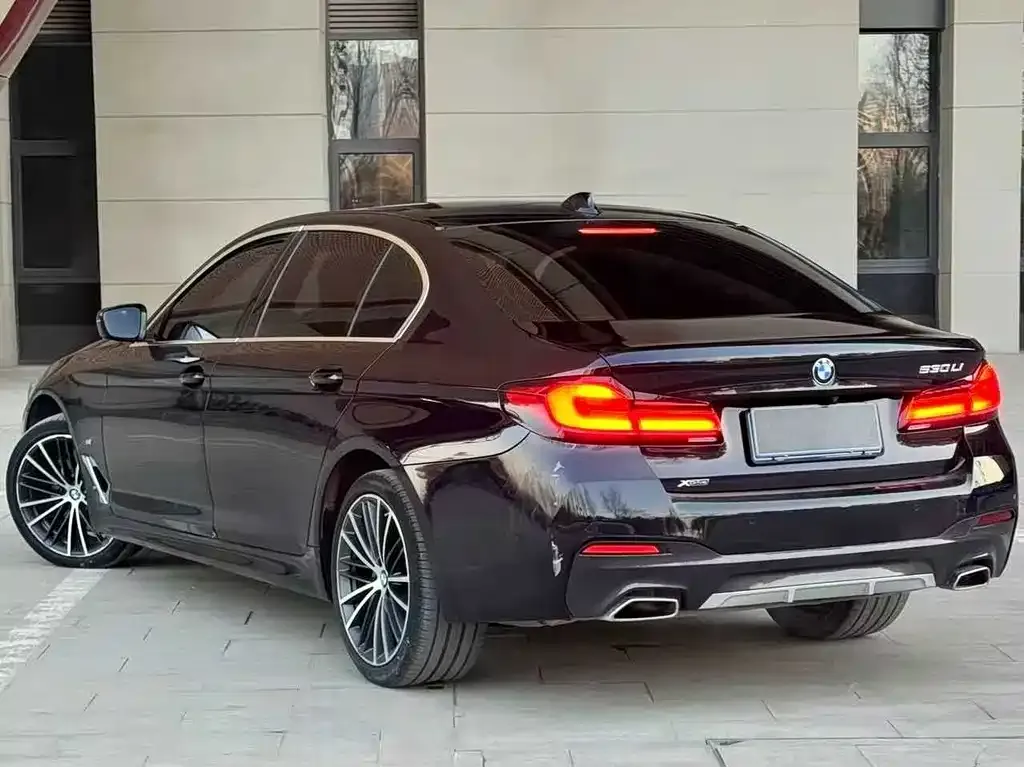 BMW 5 Series — фото 9