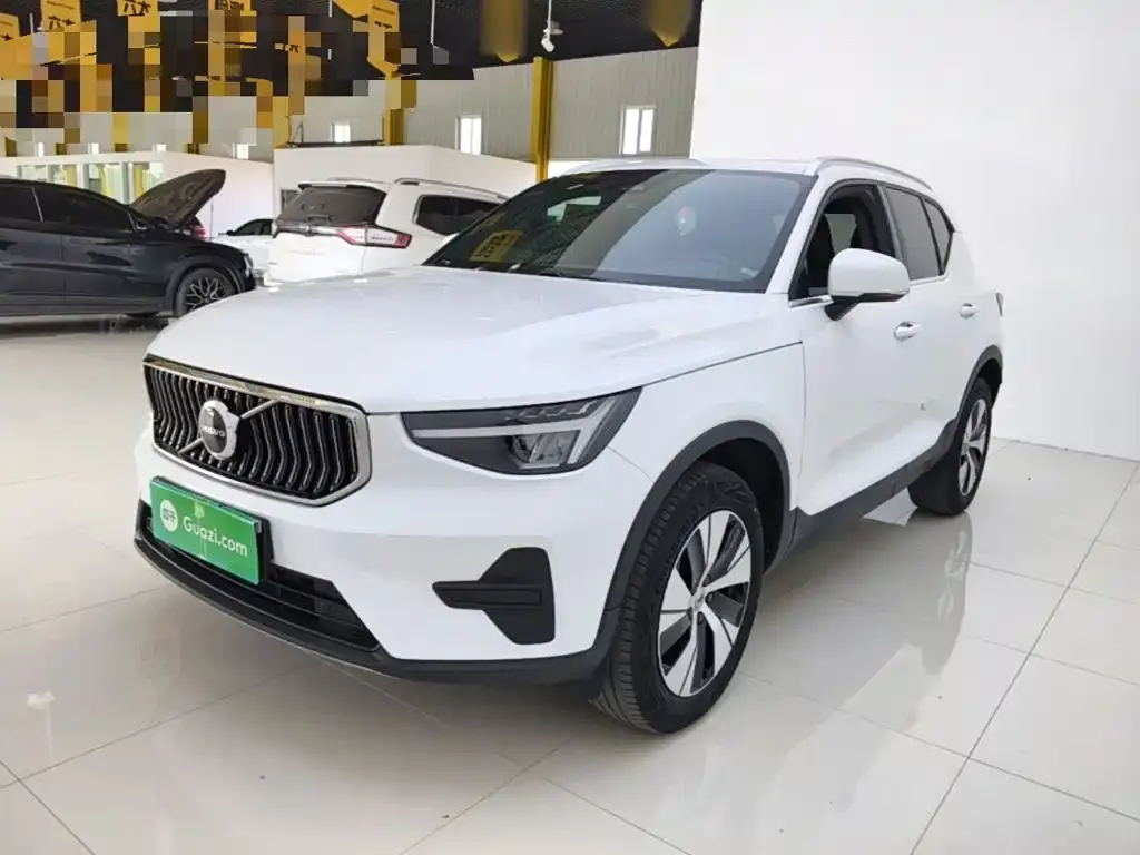 Volvo XC40 — фото 7