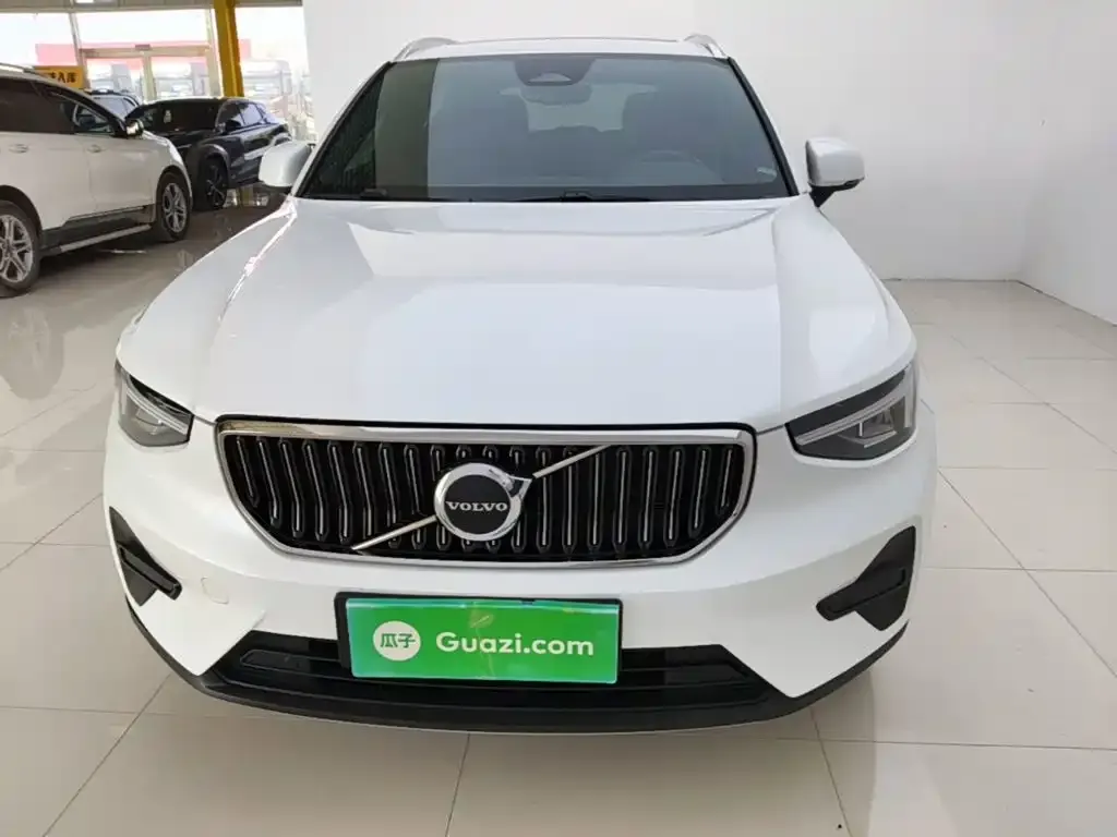 Volvo XC40 — фото 2