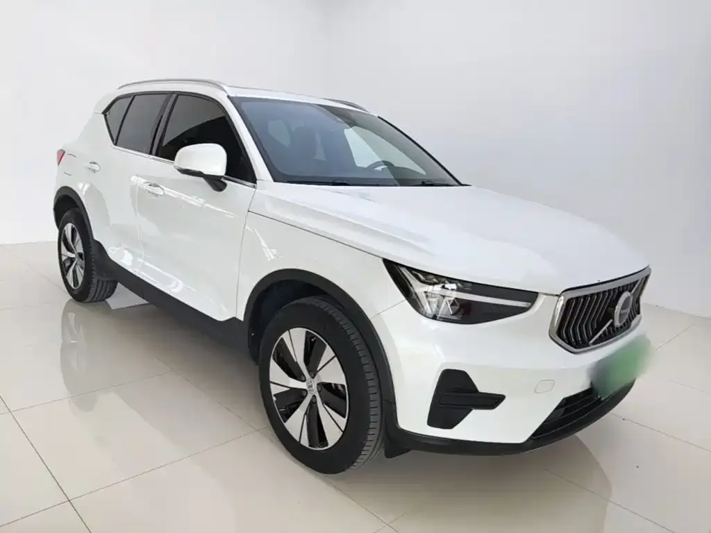 Volvo XC40 — фото 4