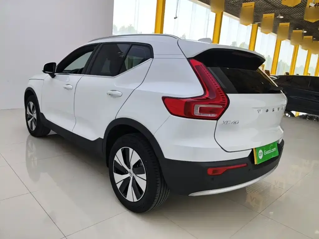 Volvo XC40 — фото 3