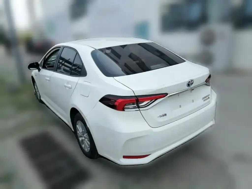 Toyota Corolla — фото 7