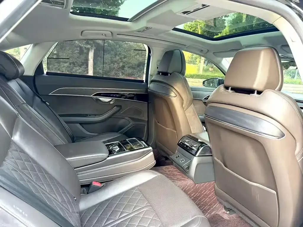 Audi A8 2021 из CN, фото 2