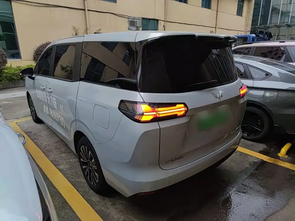Wuling Starlight 730 New Energy — фото 6