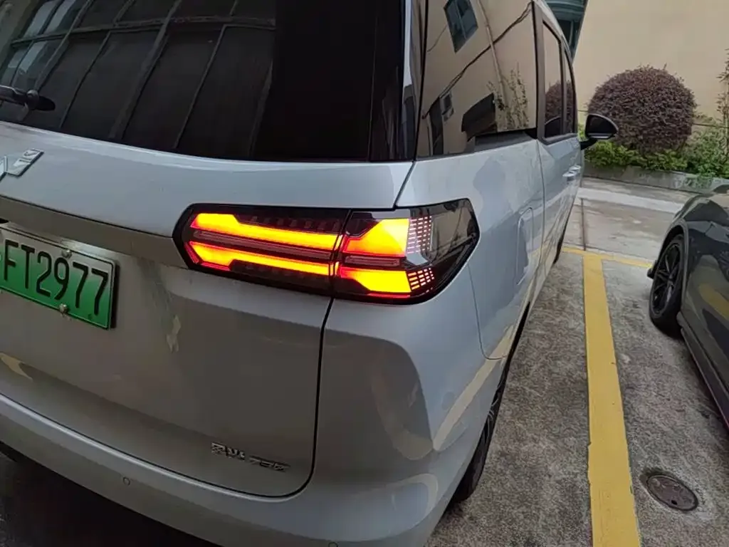 Wuling Starlight 730 New Energy — фото 9