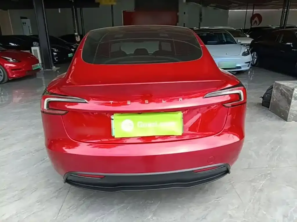 Tesla Model 3 — фото 9