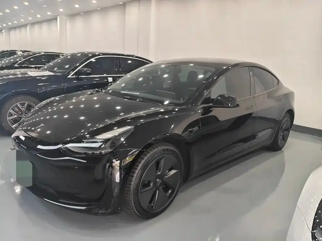 Tesla Model 3 — фото 1