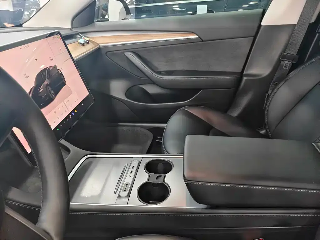 Tesla Model 3 — фото 8
