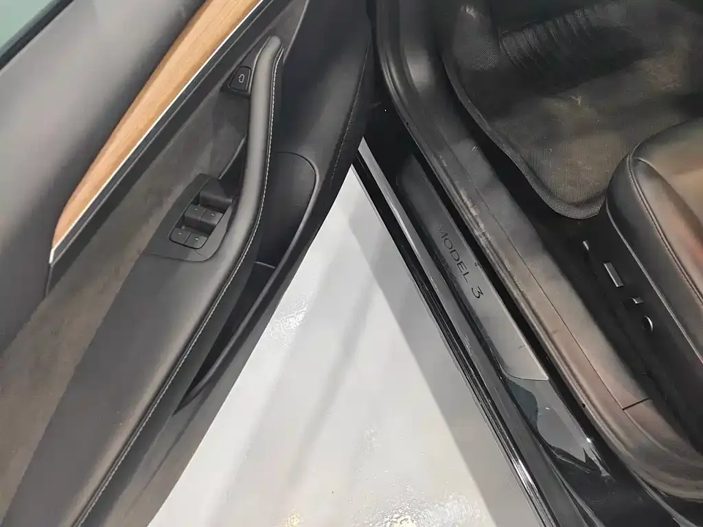 Tesla Model 3 — фото 6