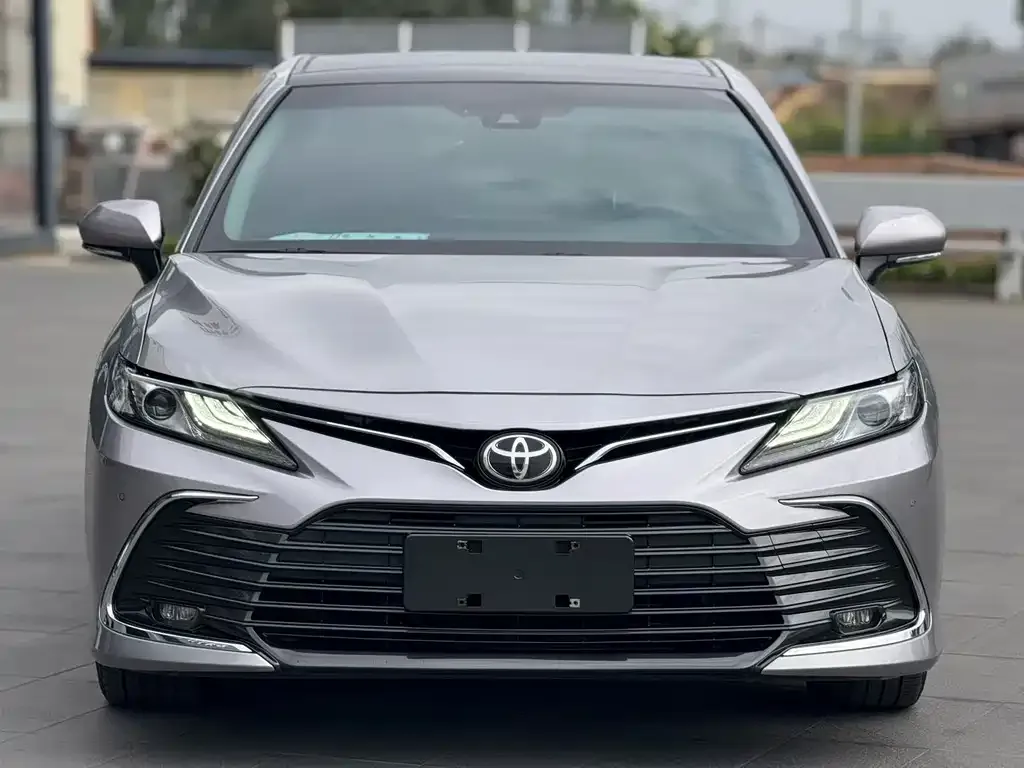 Toyota Camry — фото 3