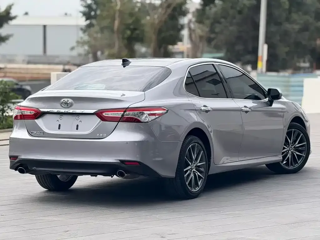 Toyota Camry — фото 4