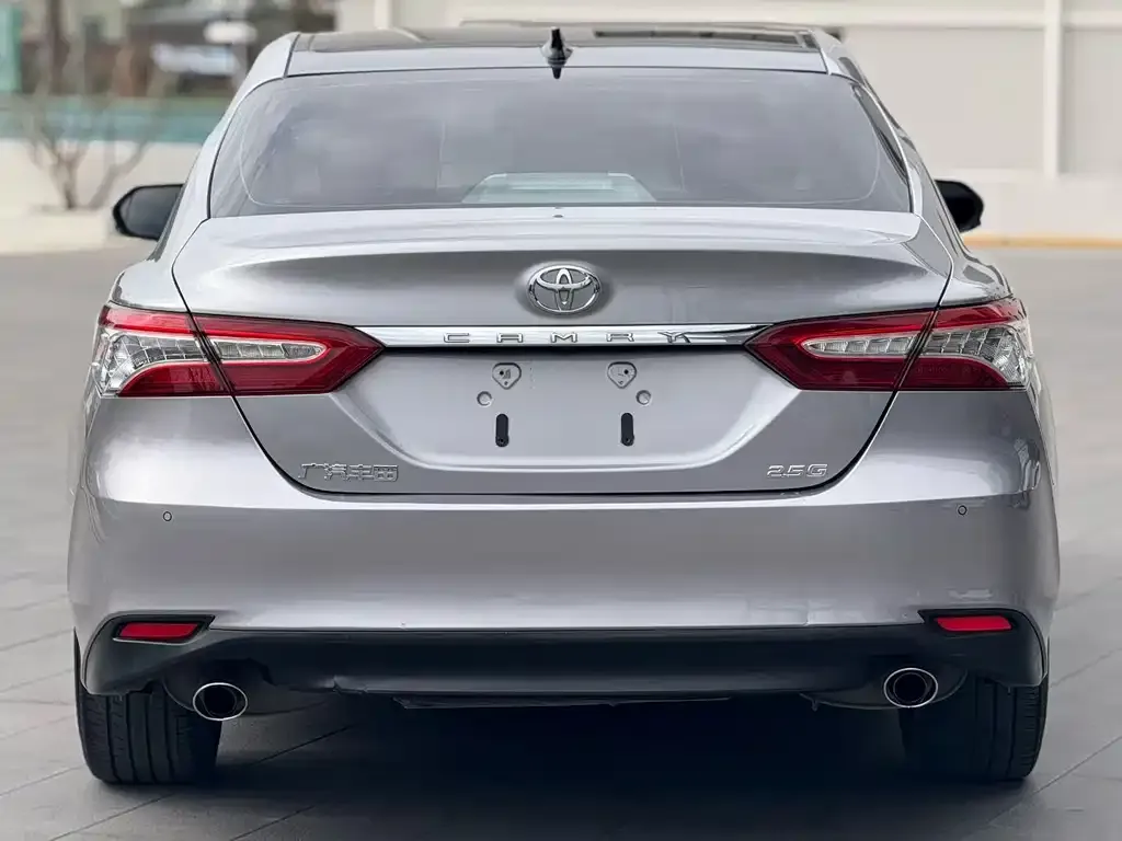 Toyota Camry — фото 2