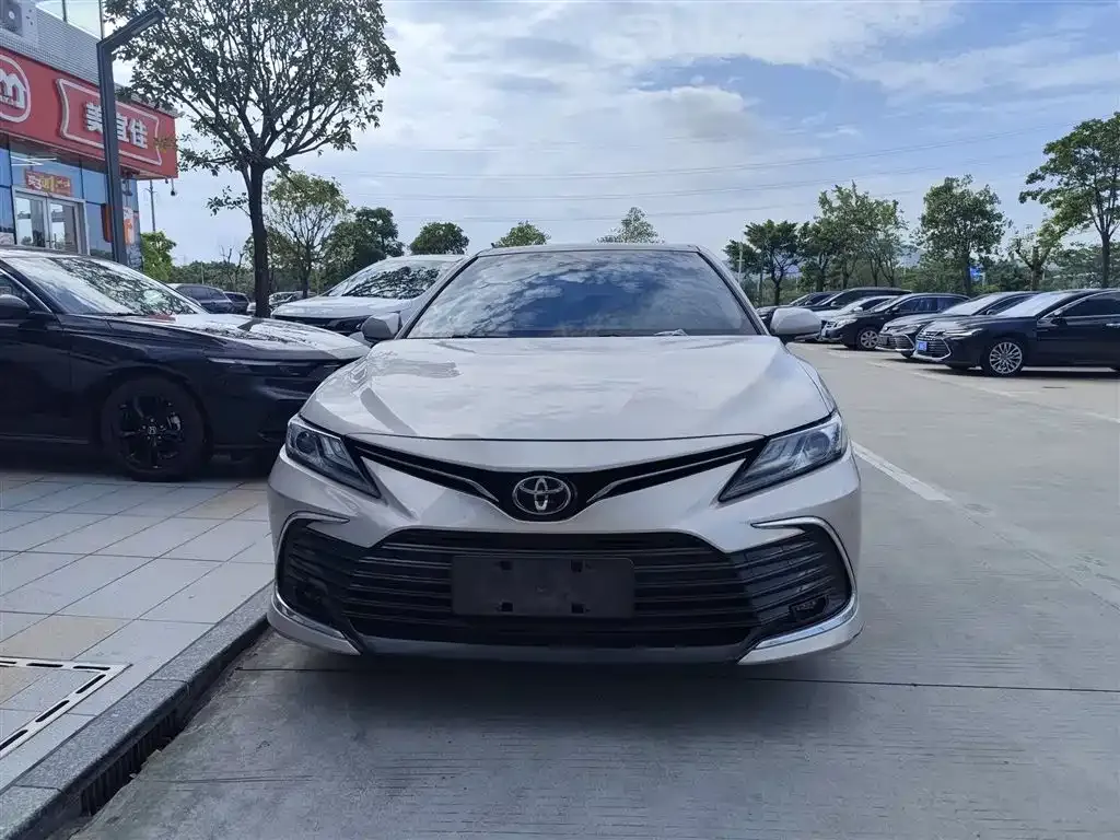Toyota Camry — фото 8