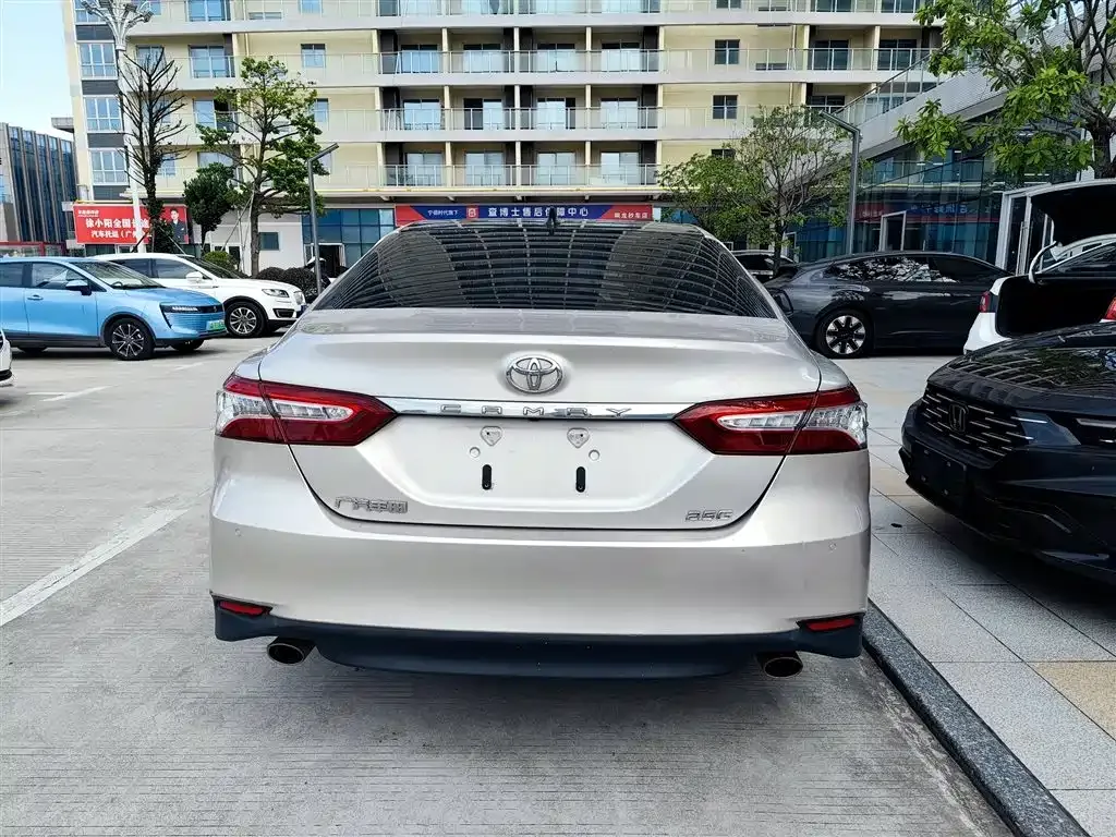 Toyota Camry — фото 9