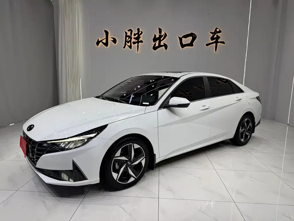 Hyundai Elantra — фото 1