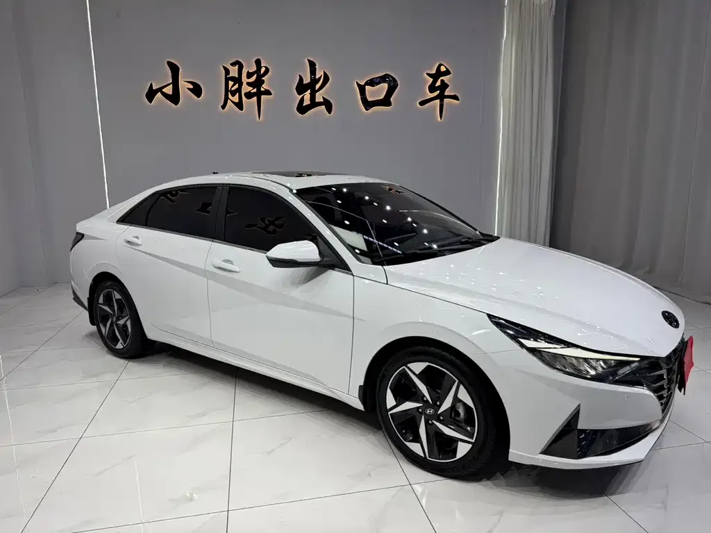 Hyundai Elantra — фото 2