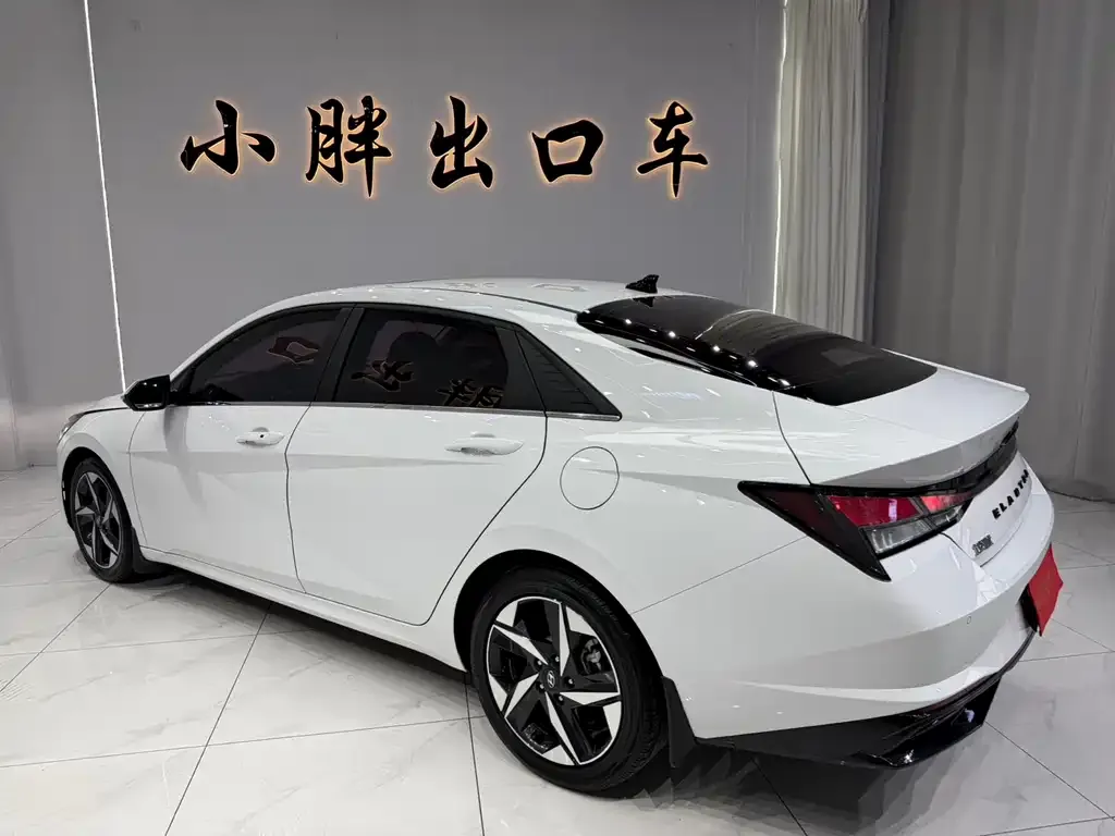 Hyundai Elantra — фото 3