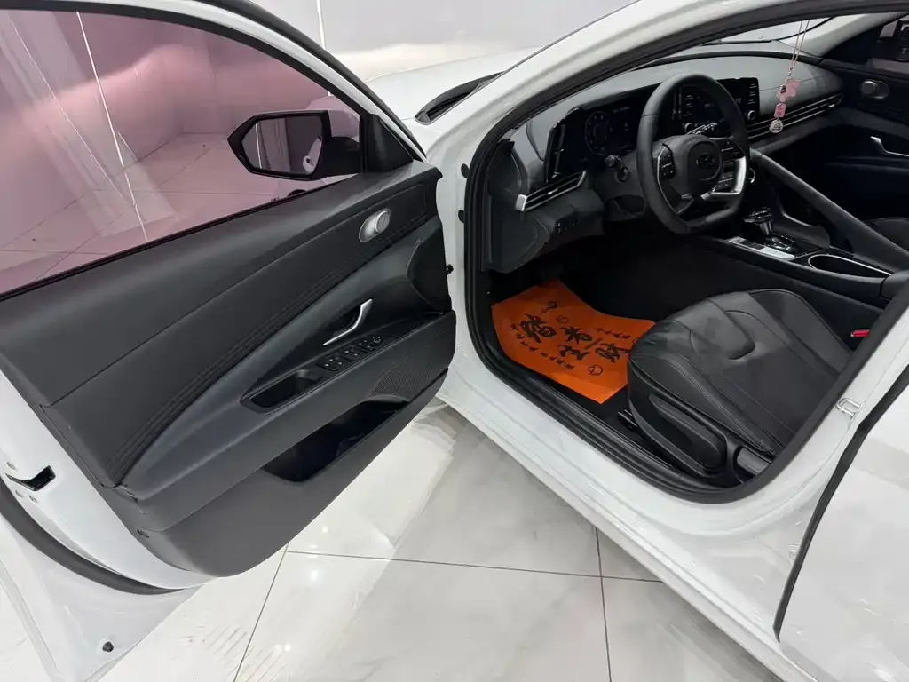 Hyundai Elantra — фото 10