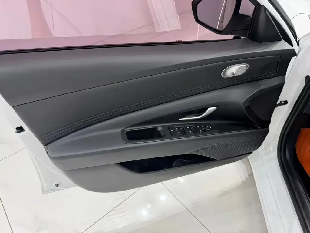 Hyundai Elantra — фото 7