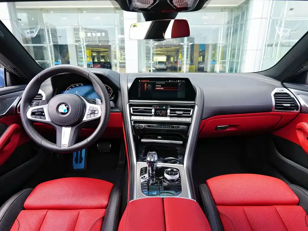 BMW 8 Series — фото 2