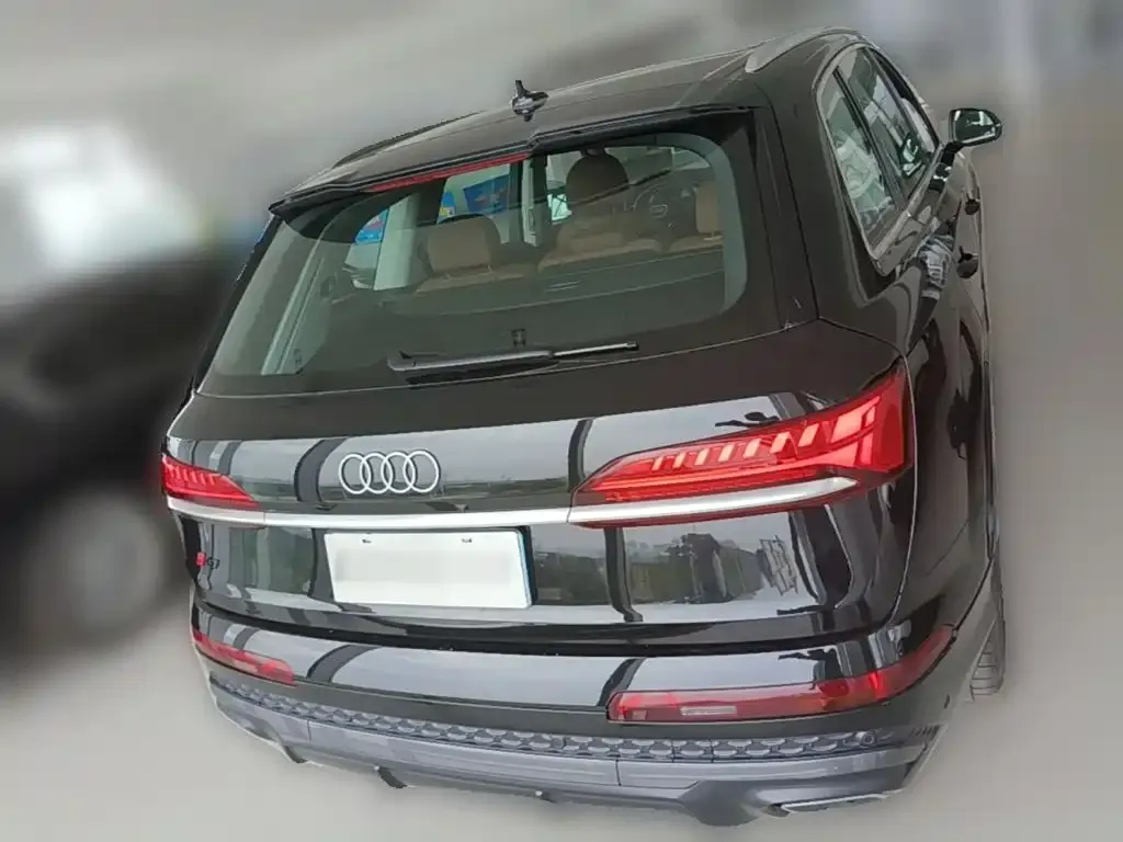 Audi Q7 — фото 10