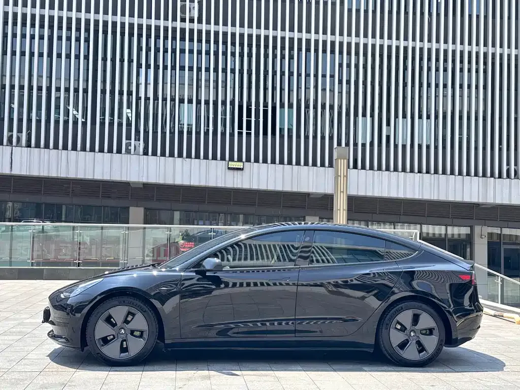 Tesla Model 3 — фото 7