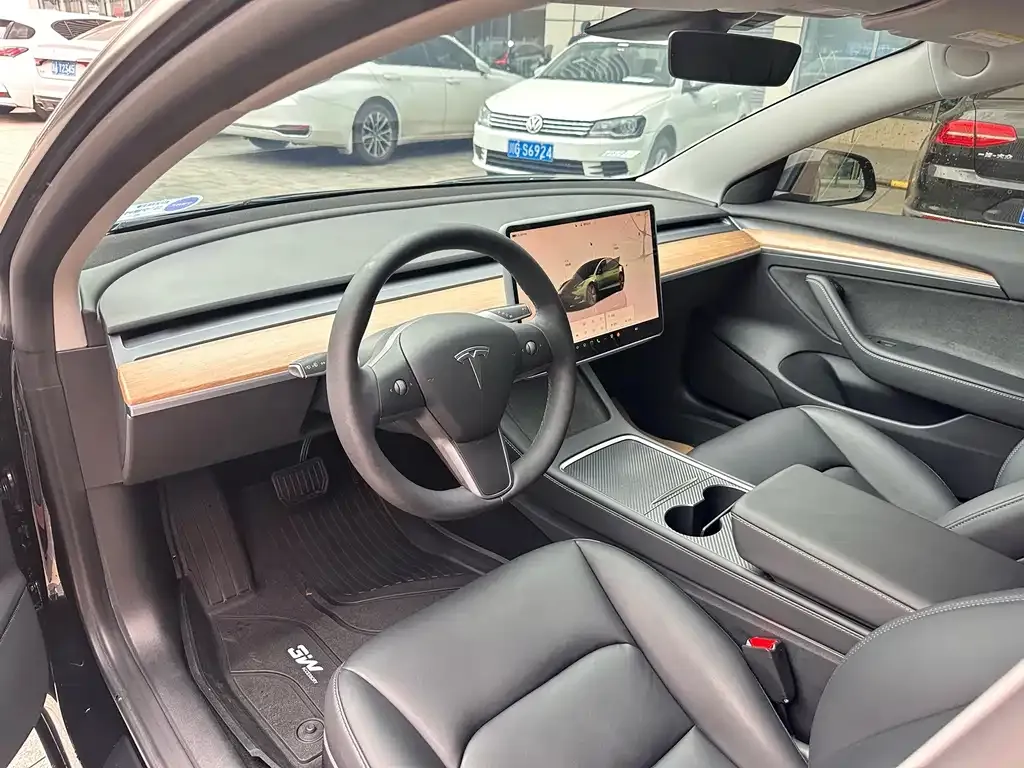 Tesla Model 3 — фото 9