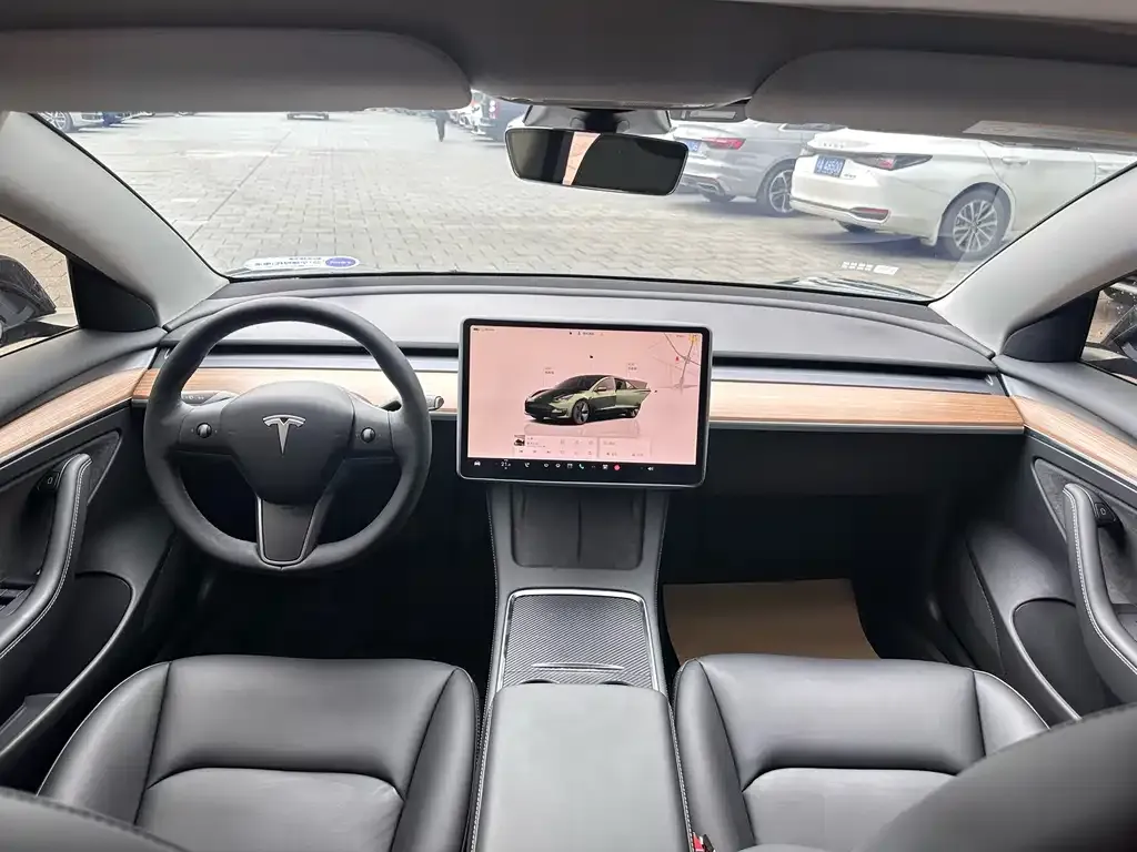 Tesla Model 3 — фото 3