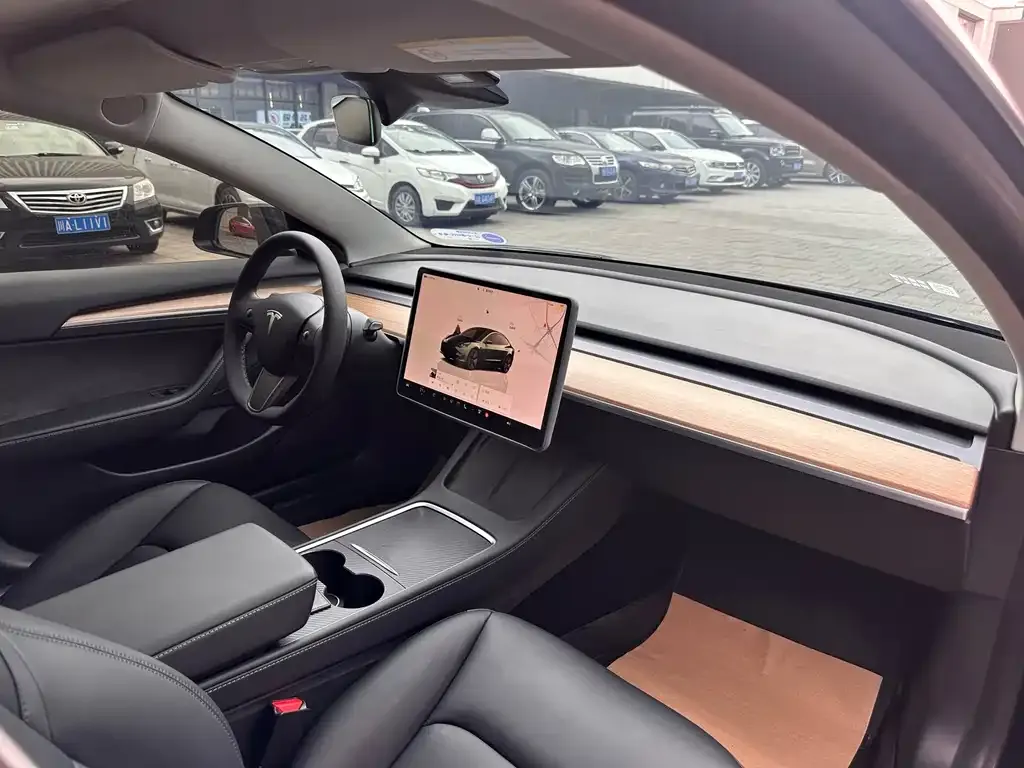 Tesla Model 3 — фото 5