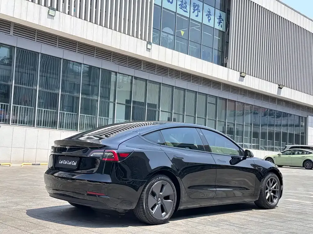 Tesla Model 3 — фото 8