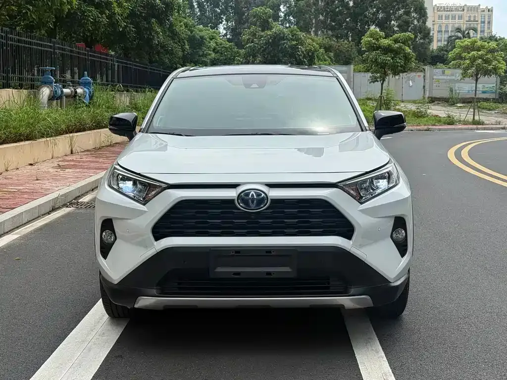 Toyota RAV4 — фото 2