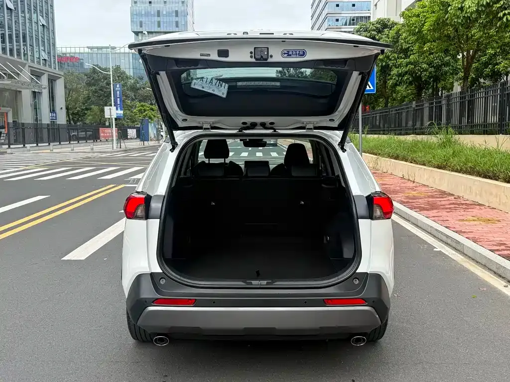 Toyota RAV4 — фото 3