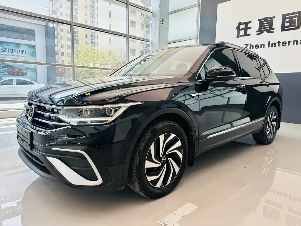 Volkswagen Tiguan L — фото 1