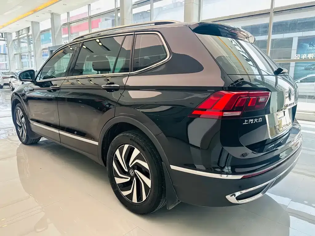 Volkswagen Tiguan L — фото 7