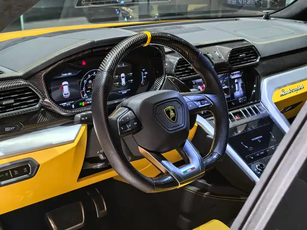 Lamborghini Urus — фото 9